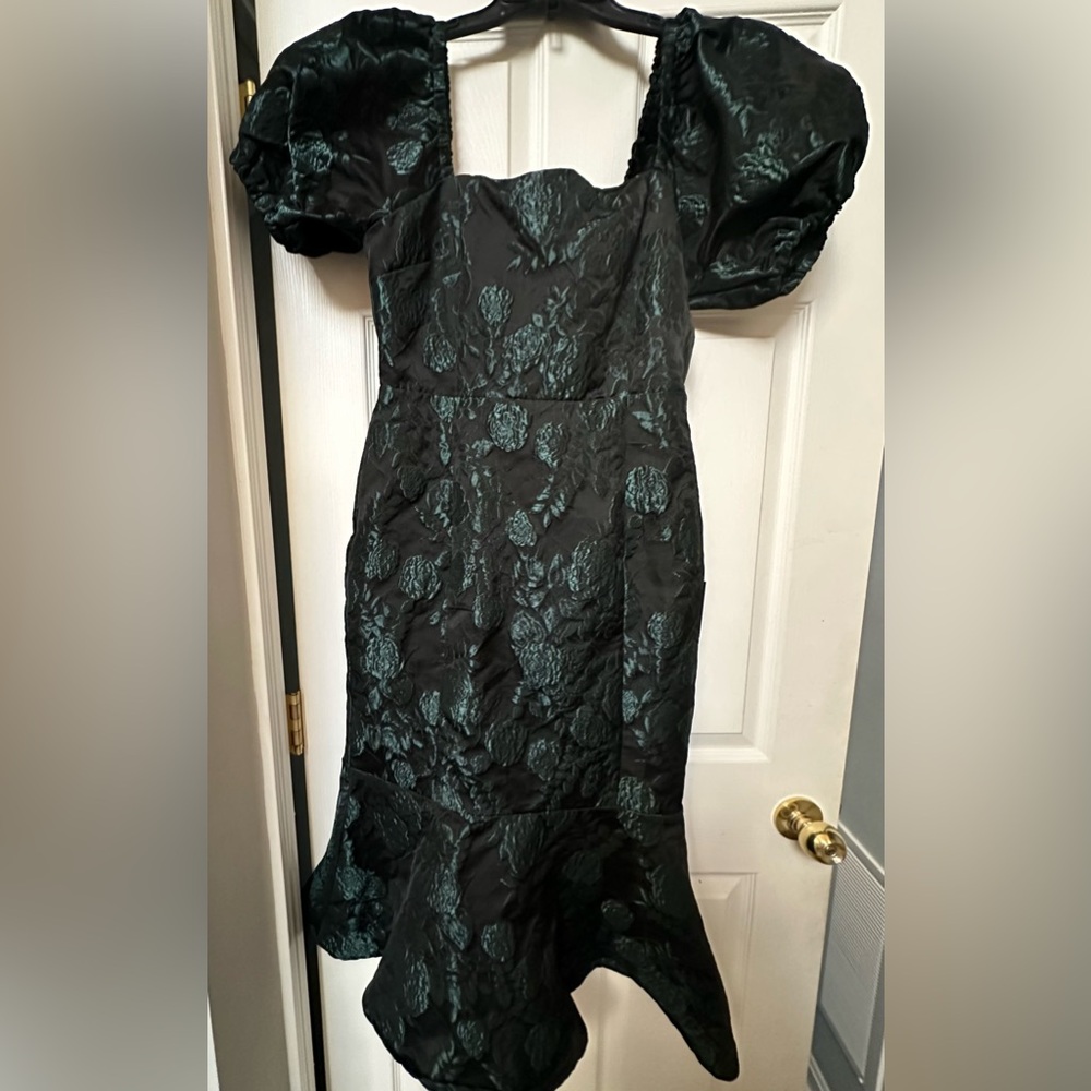 NWT Lulus Black and Emerald Trumpet Midi Dress - Picture 2 of 4